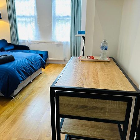 Stunning One Bedroom Studio Flat Londen Buitenkant foto
