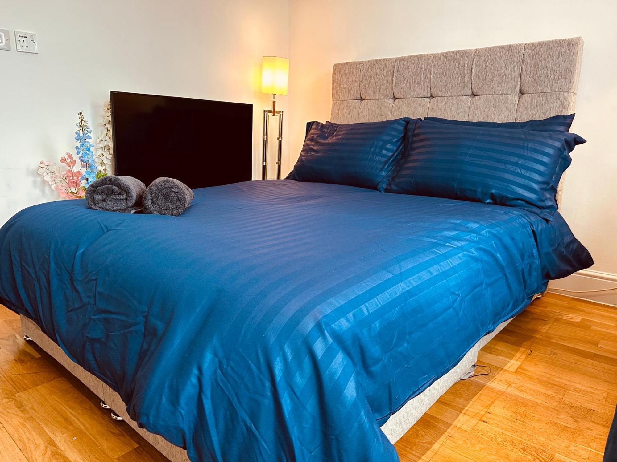 Stunning One Bedroom Studio Flat Londen Buitenkant foto