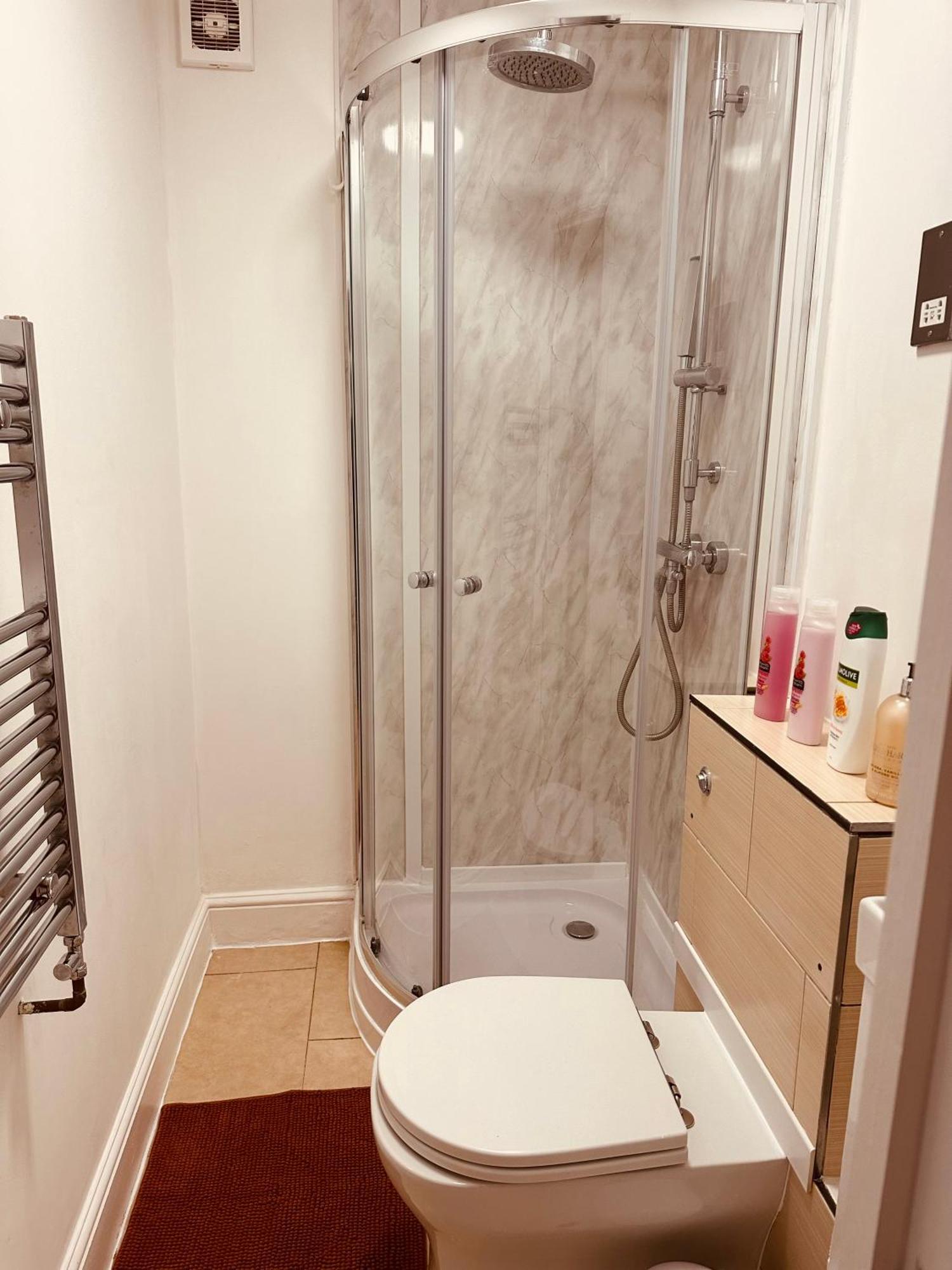 Stunning One Bedroom Studio Flat Londen Buitenkant foto